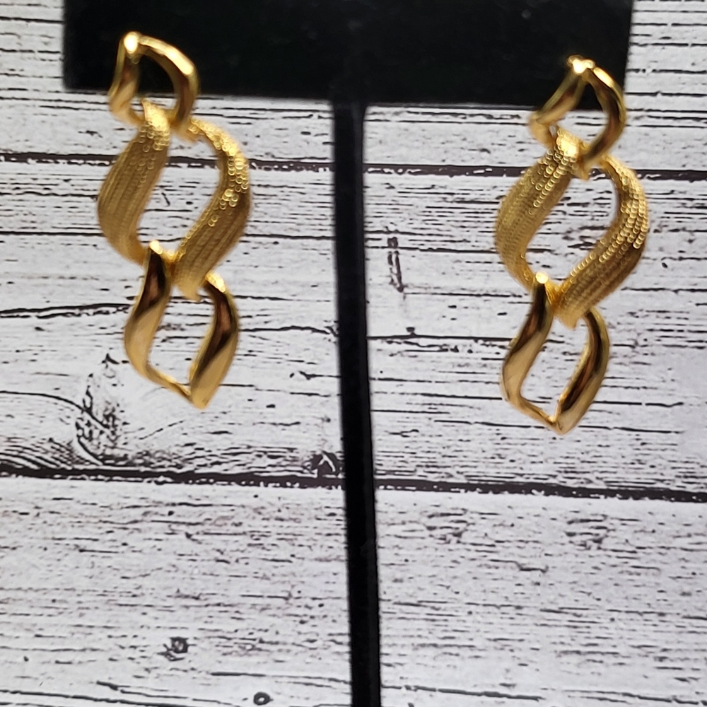 Vintage Gold Tone Link Necklace & Earrings Set Textured Chain Design - Picture 2 of 11